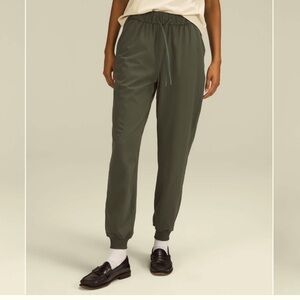 Lululemon Stretch High-Rise Jogger *Full Length Size 6